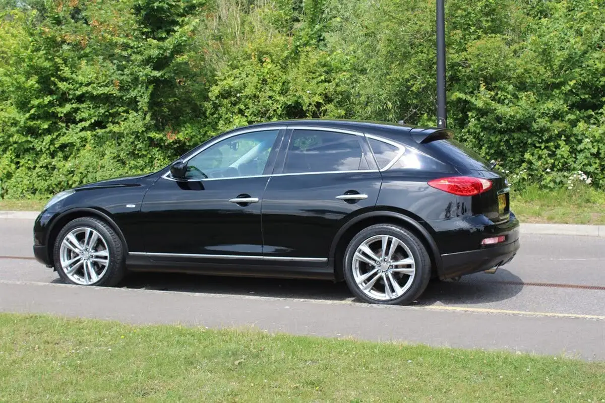 2012-infiniti-ex-30td-big-3