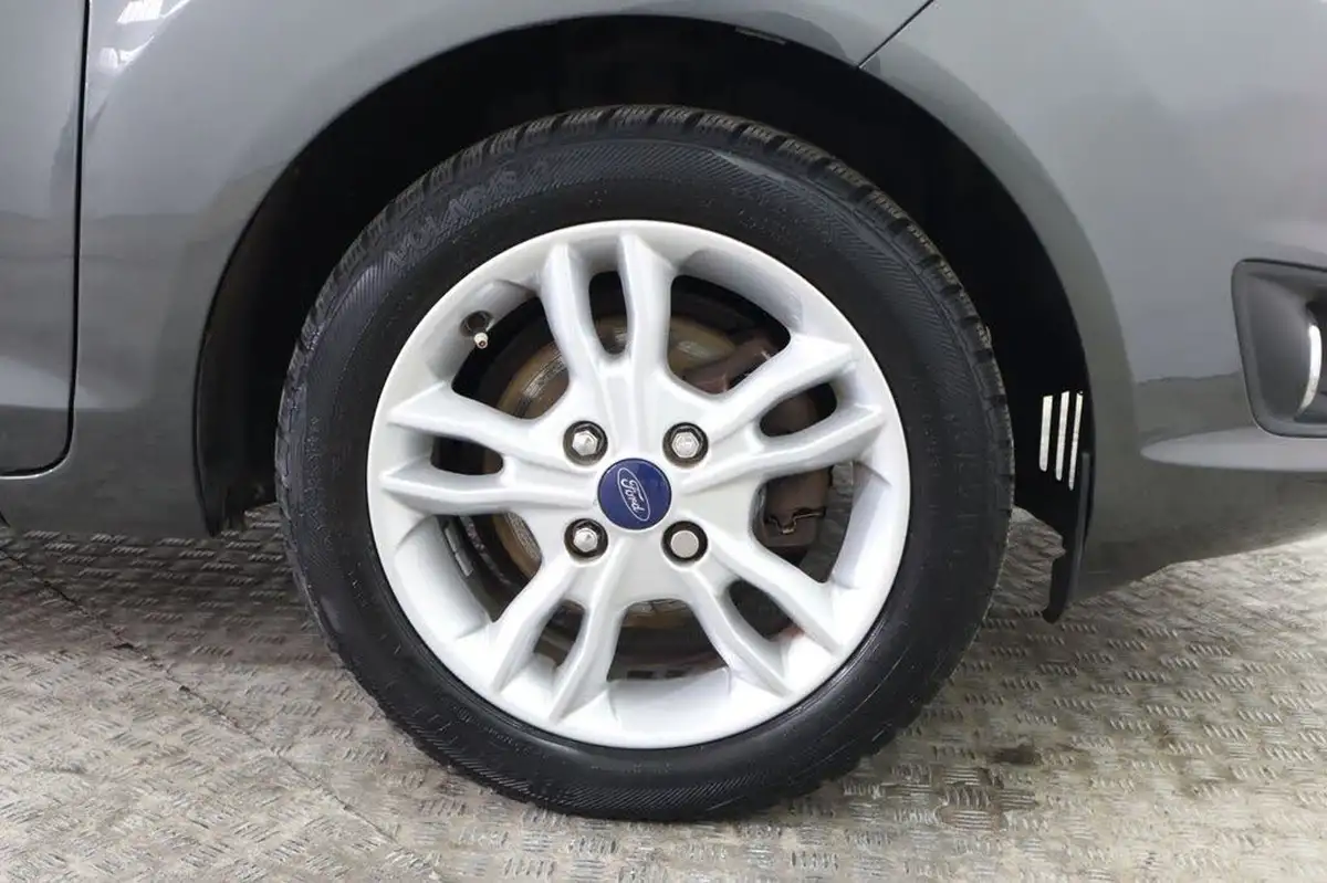 2016-ford-fiesta-125-zetec-5d-big-10