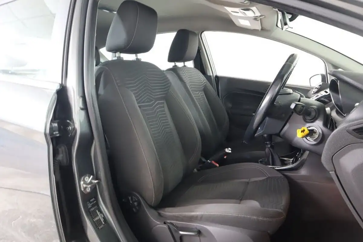 2016-ford-fiesta-125-zetec-5d-big-34