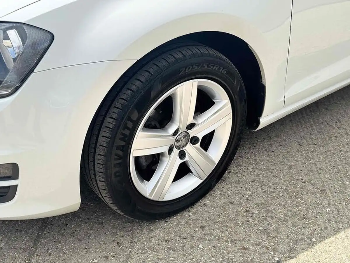 2015-volkswagen-golf-14-match-5d-big-38