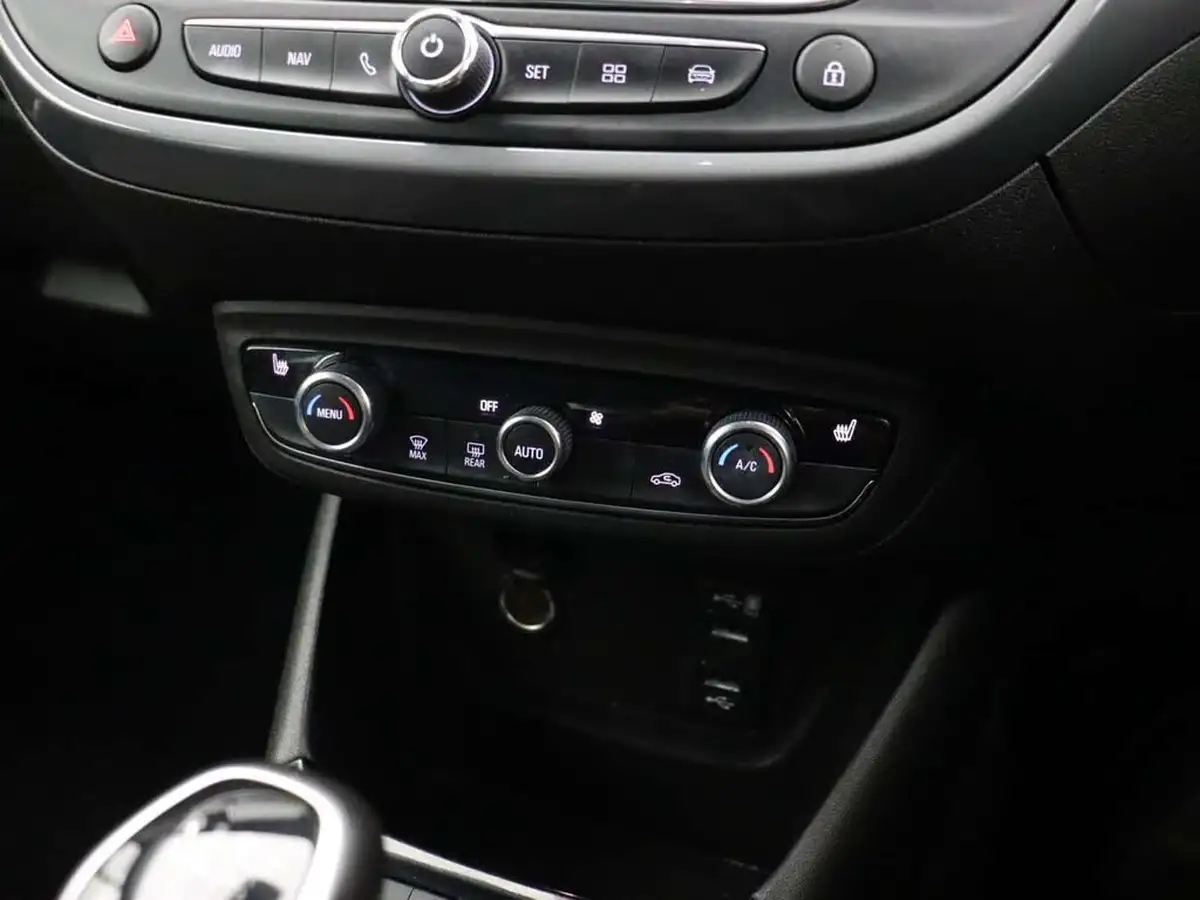 2022-vauxhall-crossland-12-elite-edition-130ps-big-37