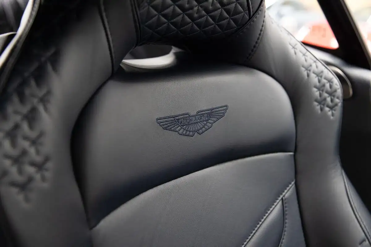 2019-aston-martin-dbs-52-v12-superleggera-big-30