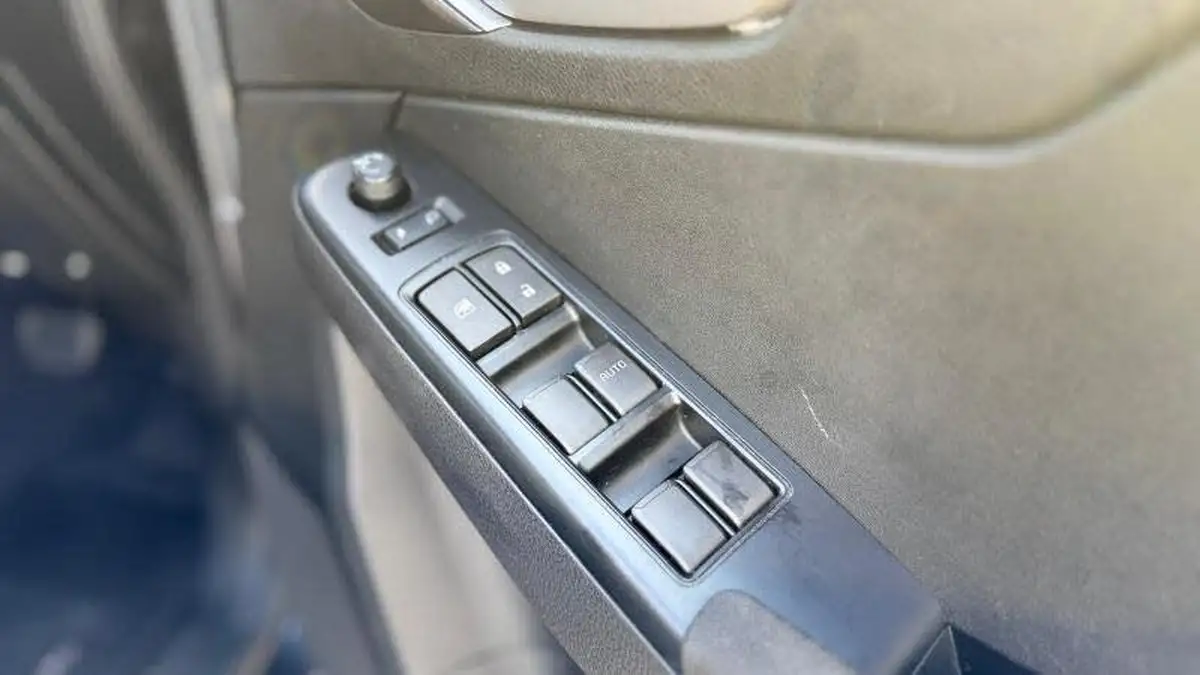 2024-isuzu-d-max-19td-dl20-double-auto-big-12