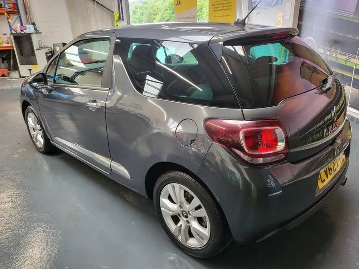 2013-citroen-ds3-16-dstyle-big-17