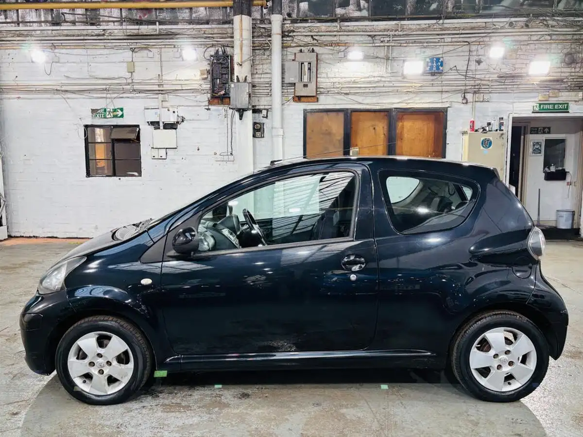 2009-toyota-aygo-10-aygo-black-3d-big-9