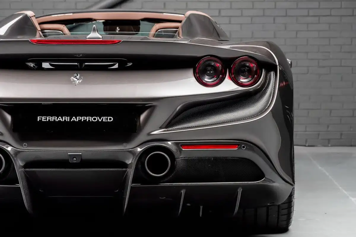2021-ferrari-f8-spider-big-25