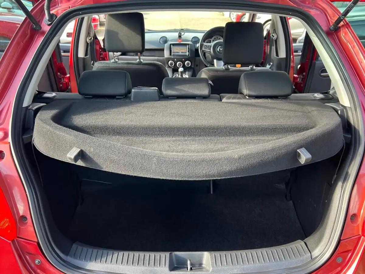 2013-mazda-mazda2-13-venture-big-45