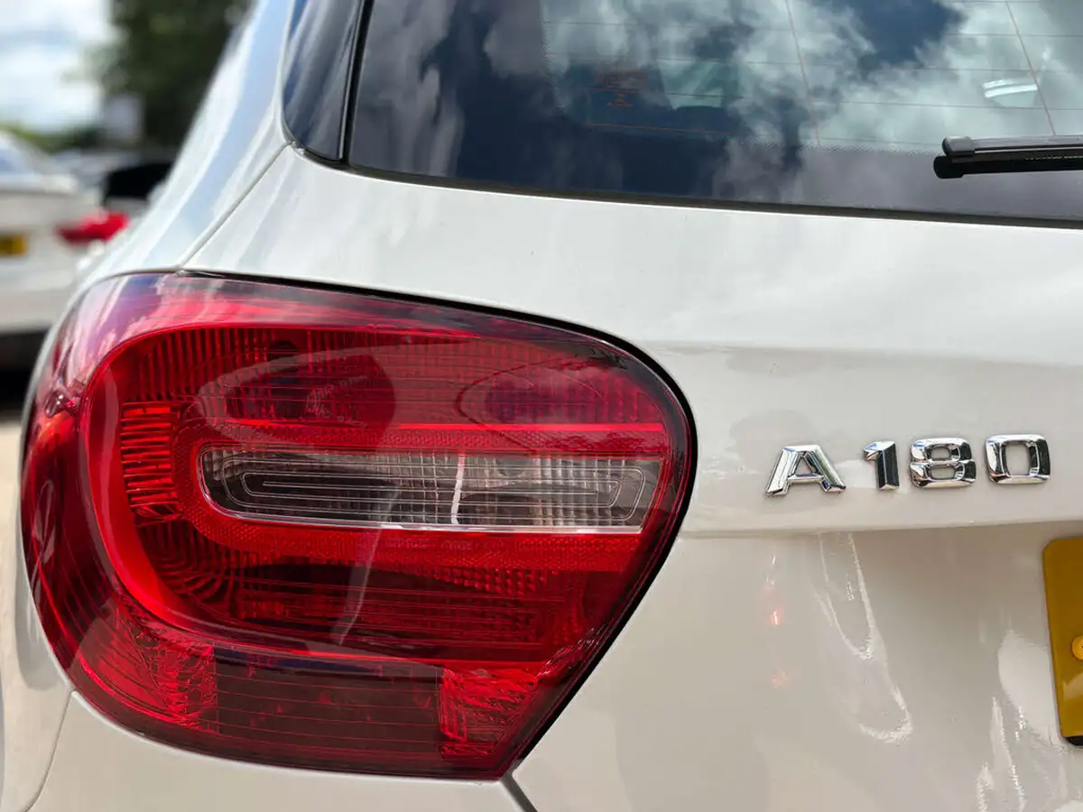 2015-mercedes-benz-a-class-15-cdi-a180-sport-109ps-big-14