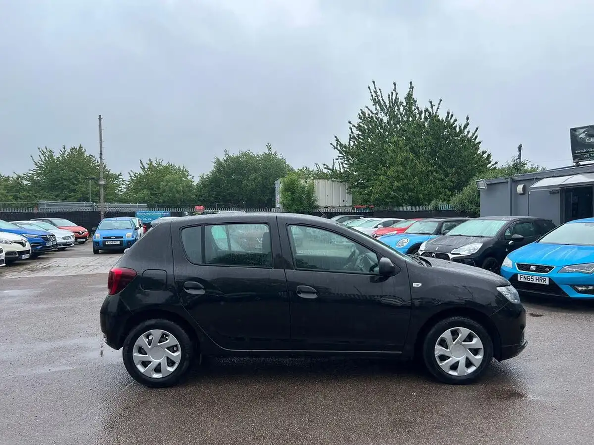 2019-dacia-sandero-09-tce-essential-ss-big-0