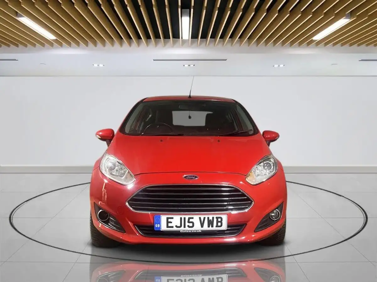 2015-ford-fiesta-125-zetec-3d-big-1
