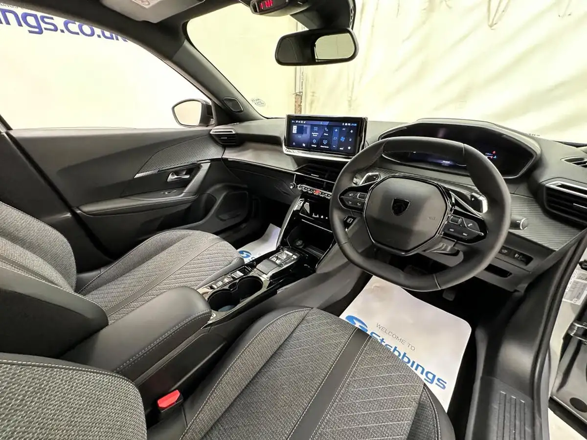 2023-peugeot-2008-suv-12-puretech-allure-big-8