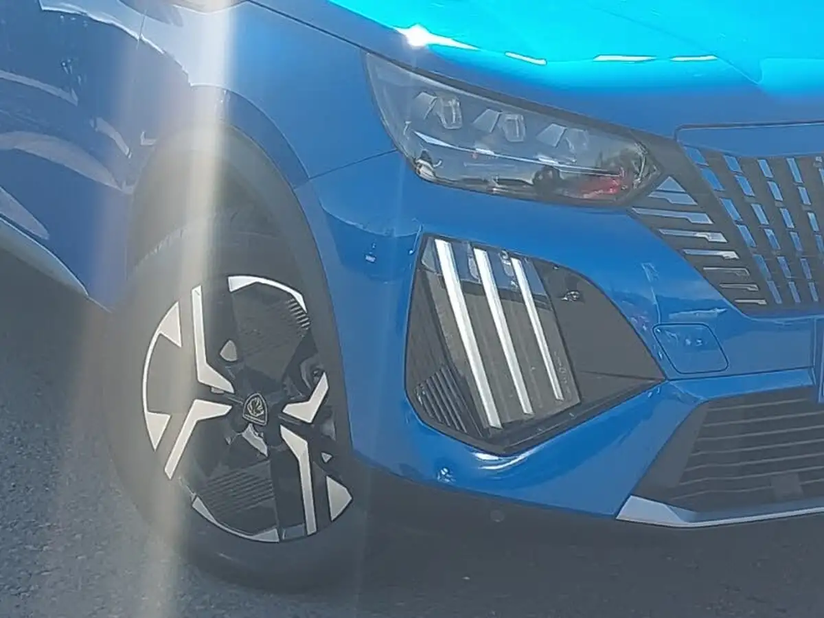 2023-peugeot-2008-suv-big-8
