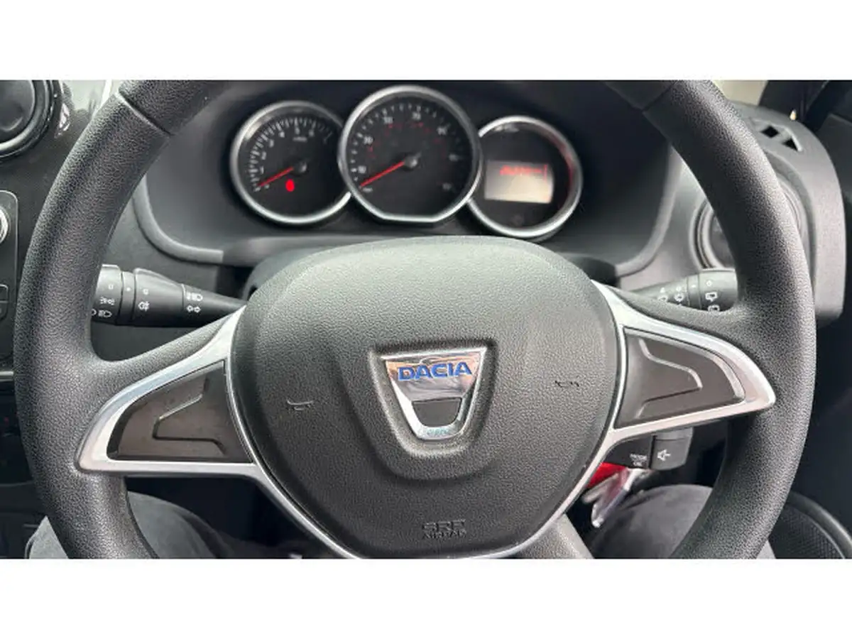 2019-dacia-sandero-10-sce-essential-big-31