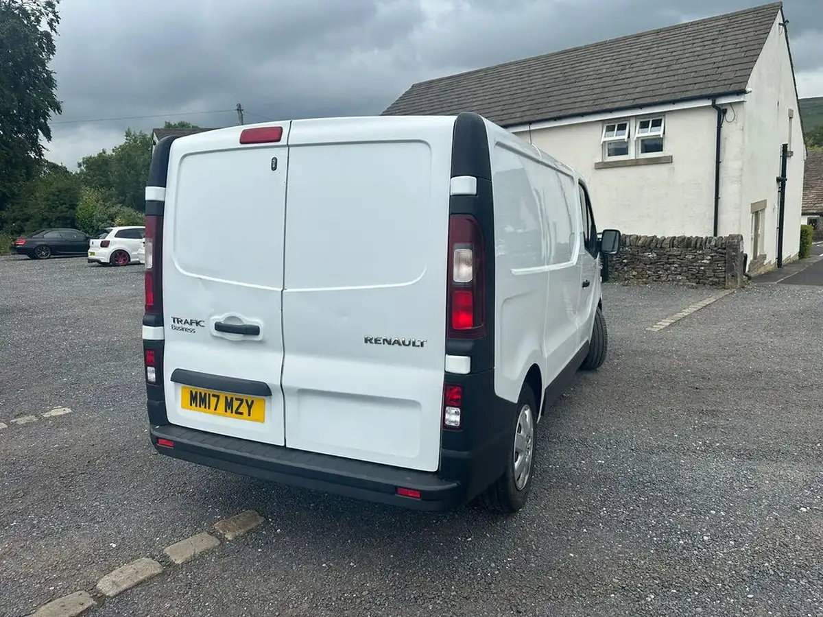 2017-renault-trafic-16dci-sl29-120-business-e6-panel-big-18
