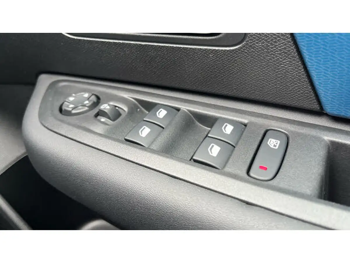 2022-citroen-c4-e-shine-big-20