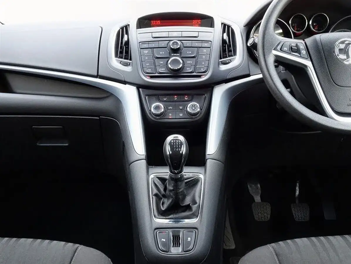 2014-vauxhall-zafira-tourer-14-exclusiv-big-14