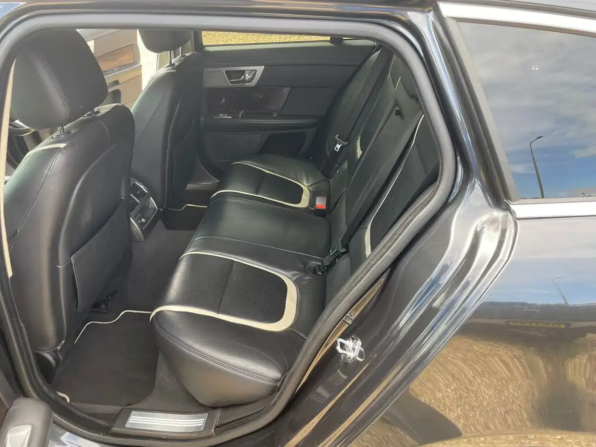 2013-jaguar-xf-22td-portfolio-200ps-ss-sportbrake-5d-auto-big-25