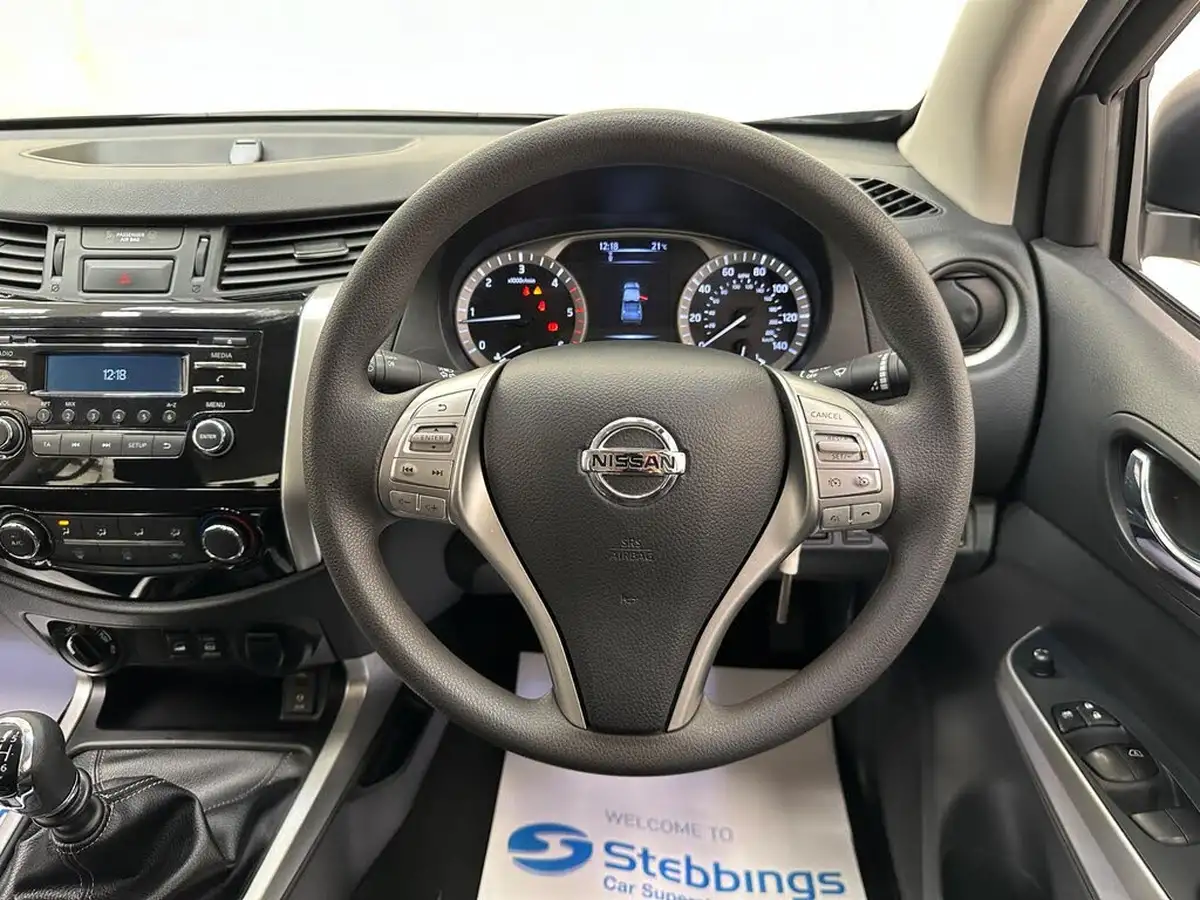 2021-nissan-navara-23dci-tt-acenta-double-big-18