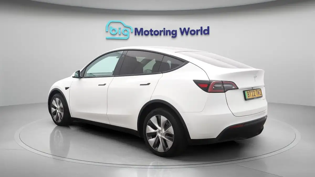 2022-tesla-model-y-e-long-range-big-5