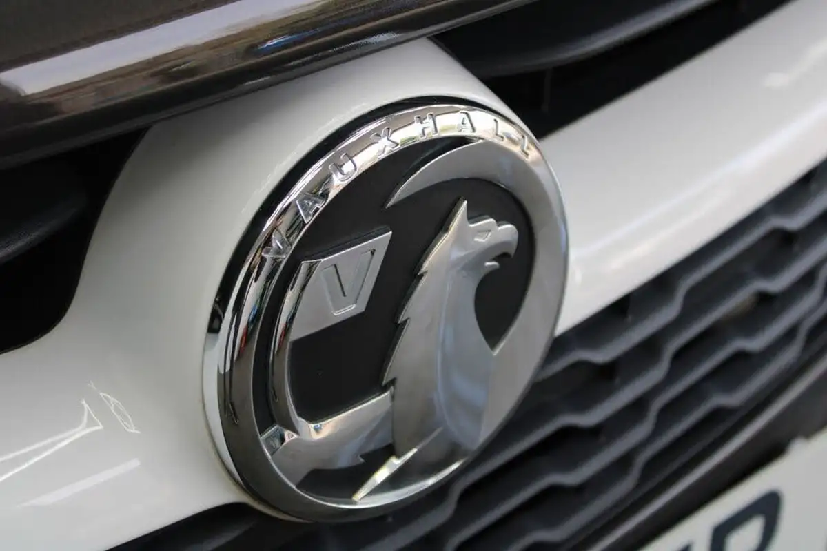 2015-vauxhall-corsa-14-sting-3d-big-15