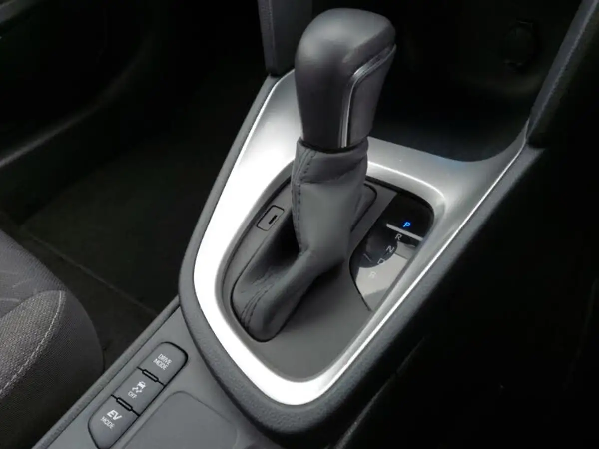 2021-toyota-yaris-15-vvt-i-design-panoramic-roof-big-18