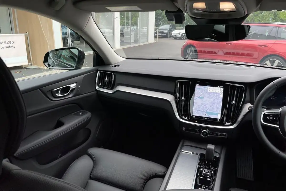 2025-volvo-v60-20-b4-plus-station-wagon-big-31
