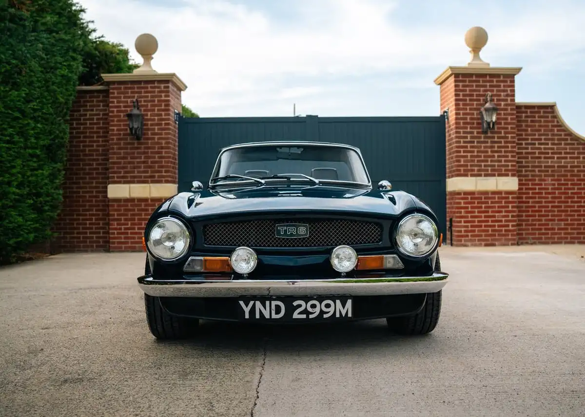 1973-triumph-tr6-roadster-rwd-big-0