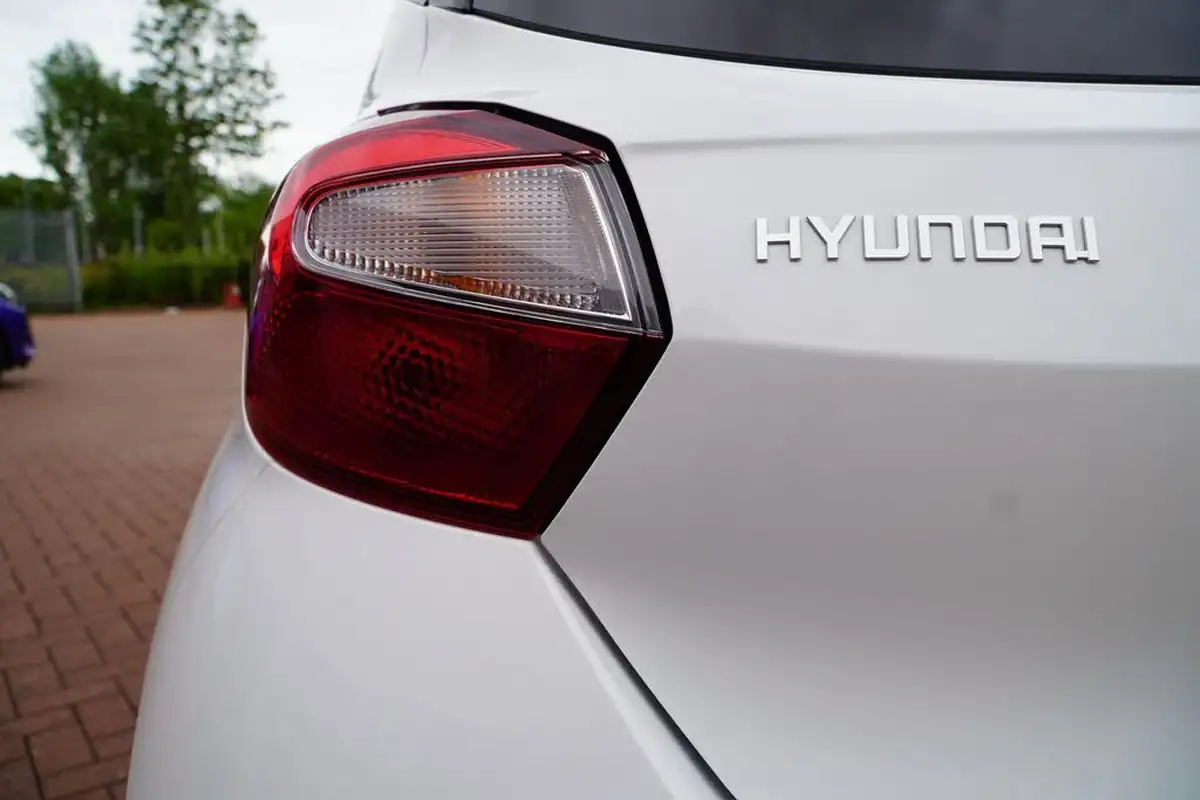 2024-hyundai-i10-12-premium-84ps-big-56