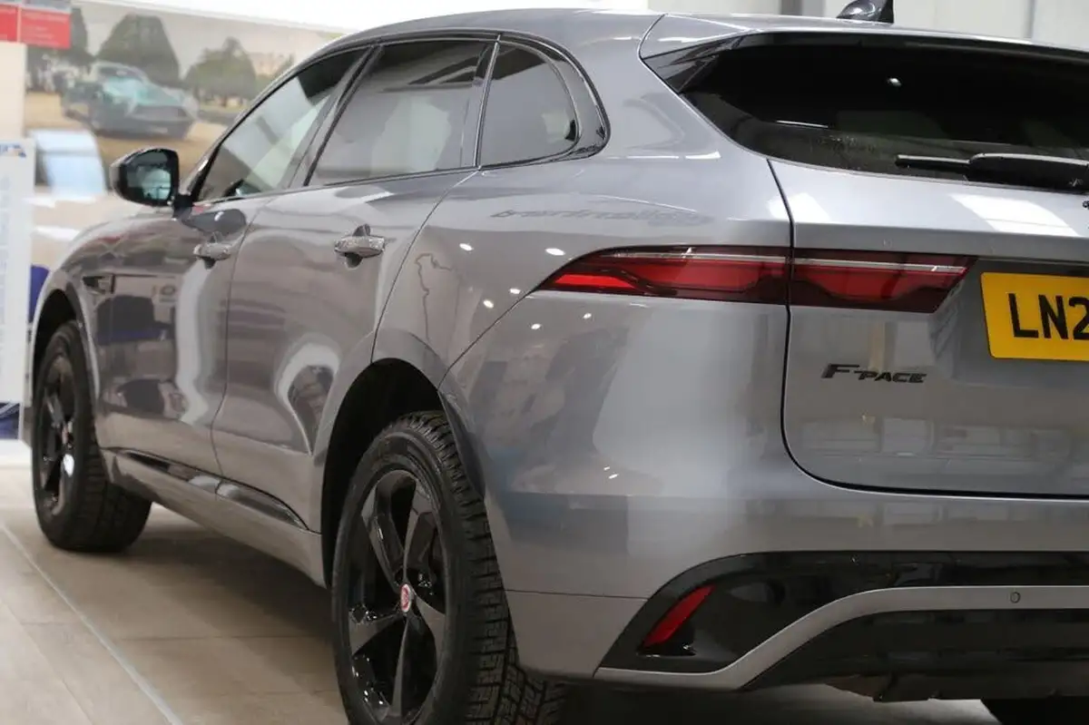 2022-jaguar-f-pace-20-d200-r-dynamic-s-big-13