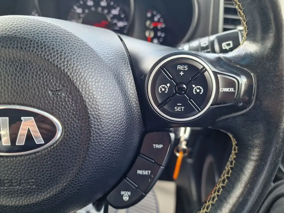 2014-kia-soul-16-connect-plus-big-20