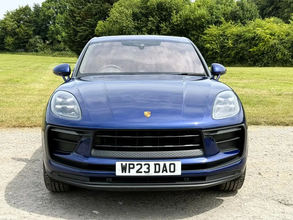 2023-porsche-macan-20-big-40