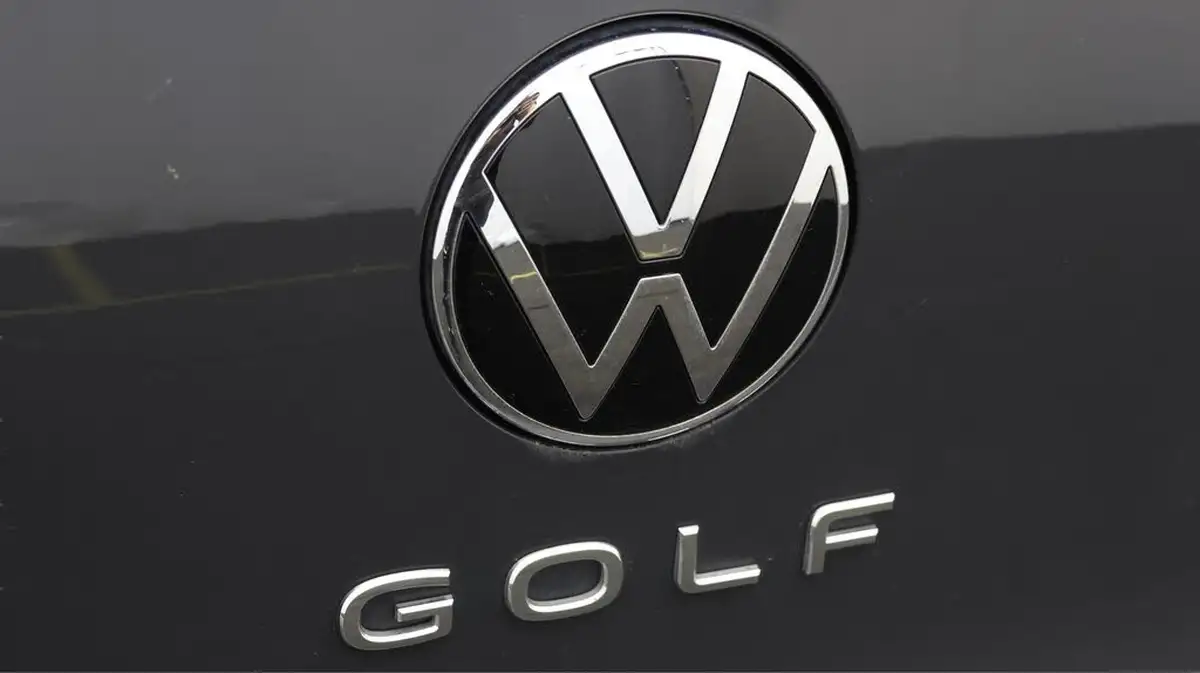 2023-volkswagen-golf-14-tsi-ehybrid-style-big-20