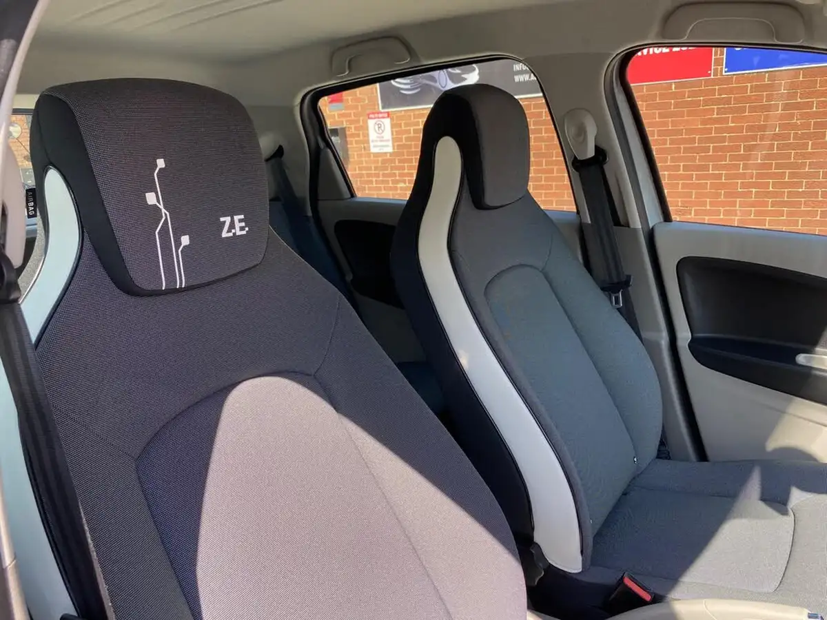 2018-renault-zoe-e-dynamique-nav-rapid-charge-big-8