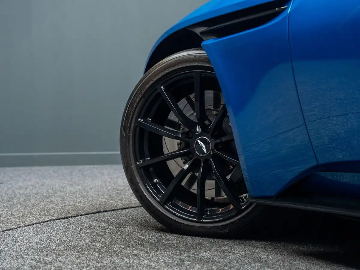2019-aston-martin-db11-big-14