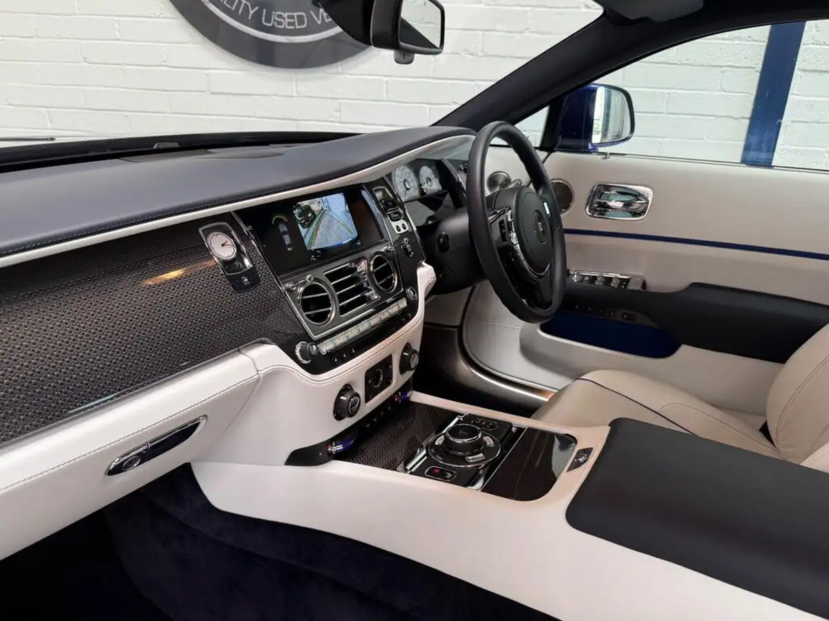 2023-rolls-royce-wraith-66-black-badge-big-28