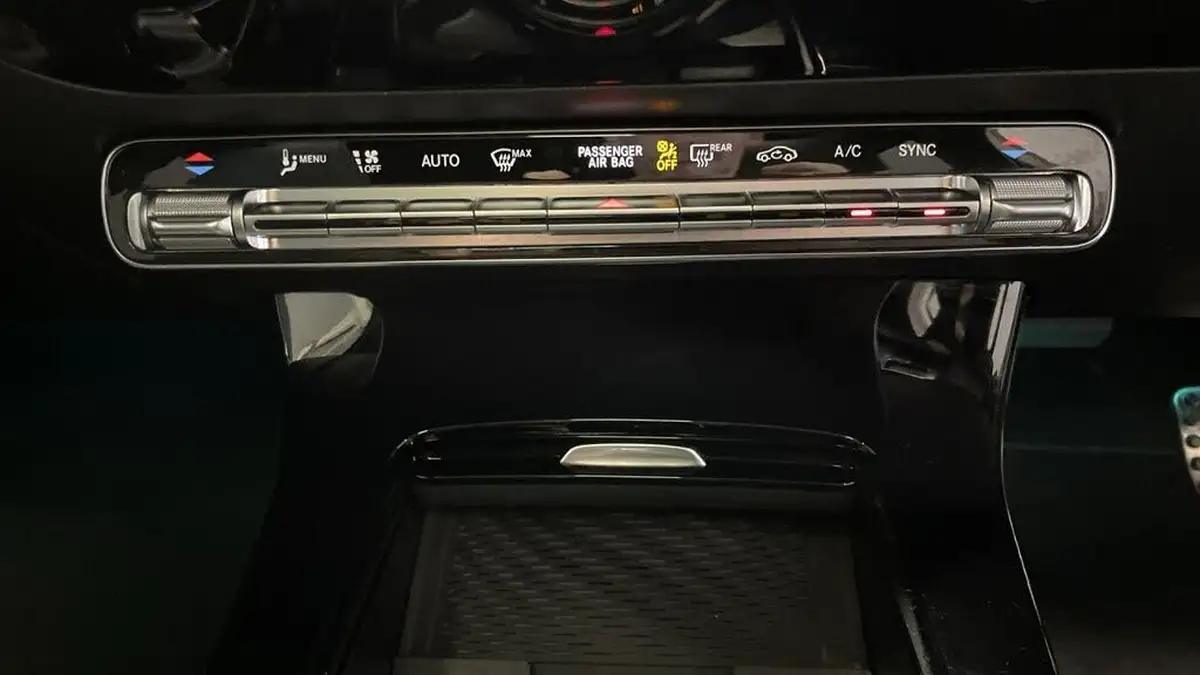 2023-mercedes-benz-a-class-13-a200-amg-line-premium-plus-hatchback-5d-big-28