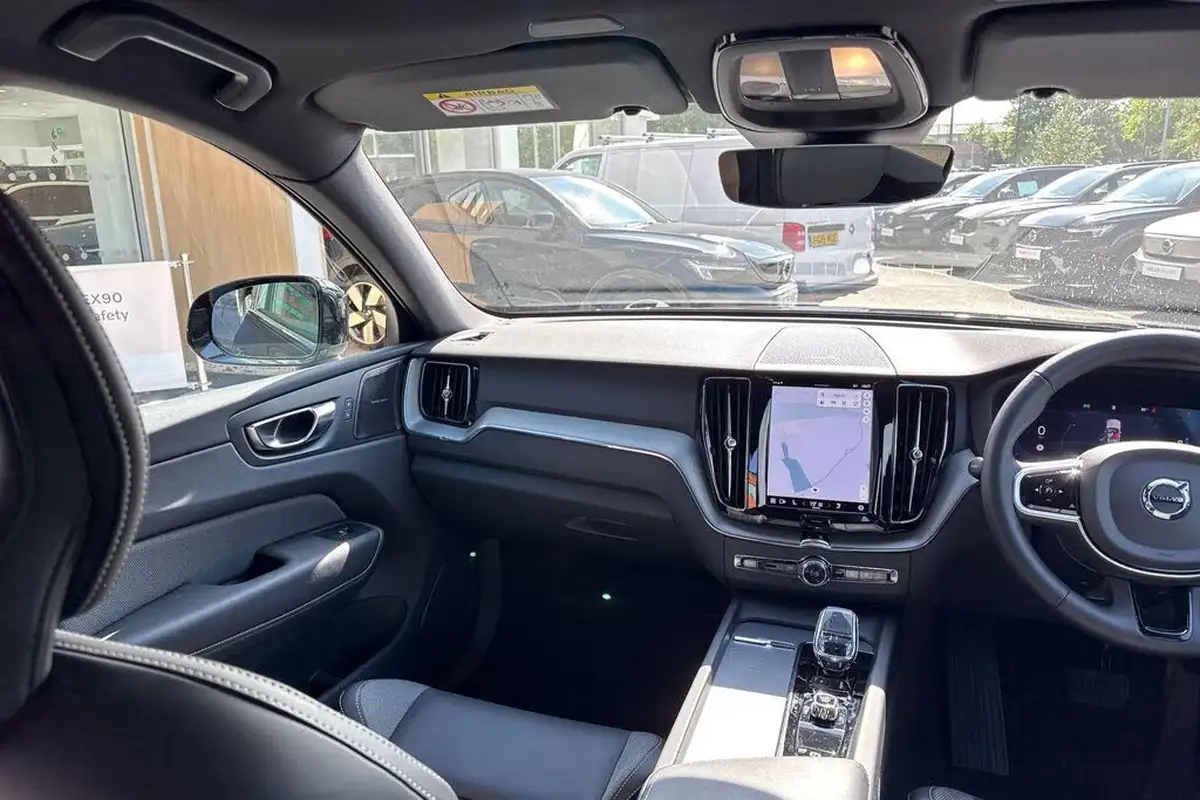 2025-volvo-xc60-20-b5-plus-black-edition-big-30