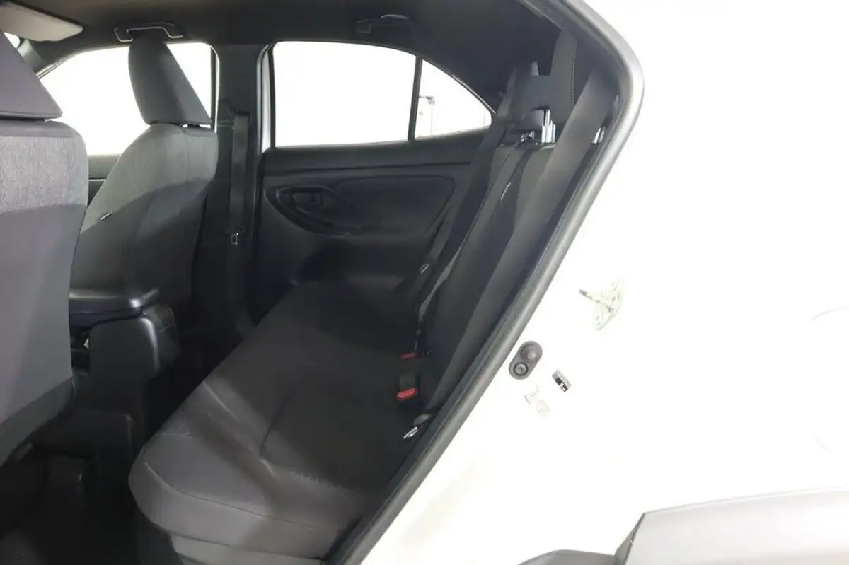 2022-toyota-yaris-15-vvt-i-design-panoramic-roof-big-16