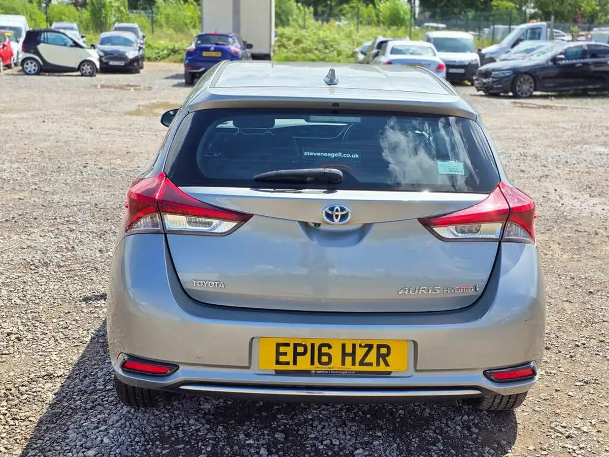 2016-toyota-auris-18-vvt-i-hsd-icon-hatchback-big-12