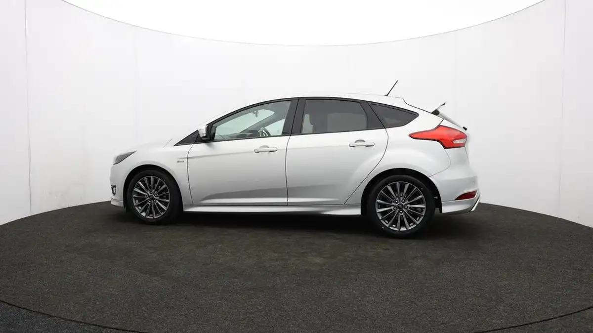 2018-ford-focus-10t-st-line-140ps-hatchback-big-73