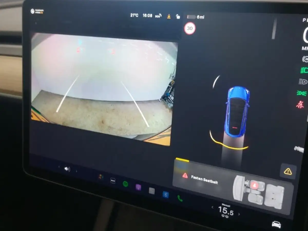 2022-tesla-model-y-e-long-range-big-11