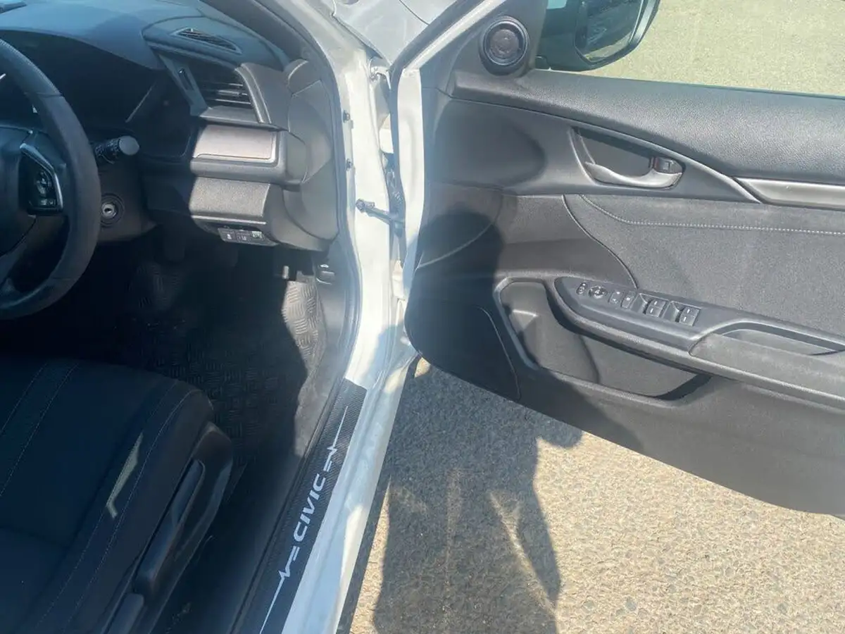 2019-honda-civic-16-i-dtec-se-hatchback-5d-big-9
