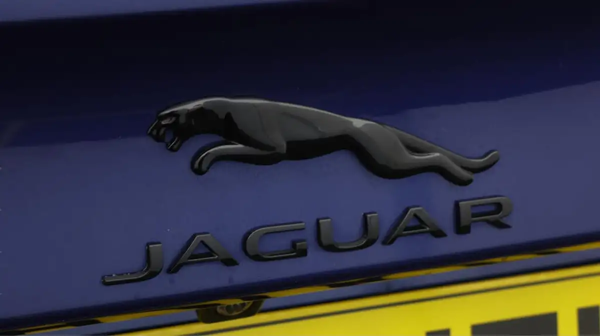 2021-jaguar-xe-20-d200-r-dynamic-black-big-34