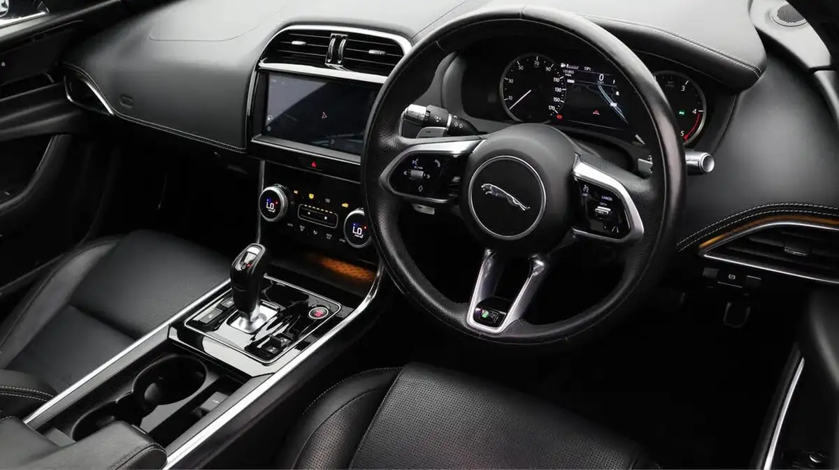 2021-jaguar-xe-20-d200-r-dynamic-black-big-10