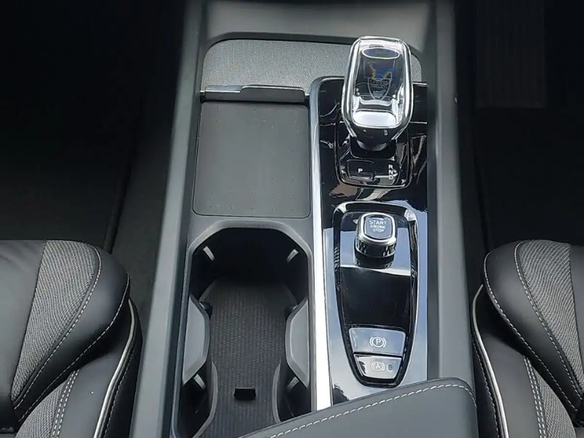 2024-volvo-xc60-20-b5-plus-black-edition-big-12