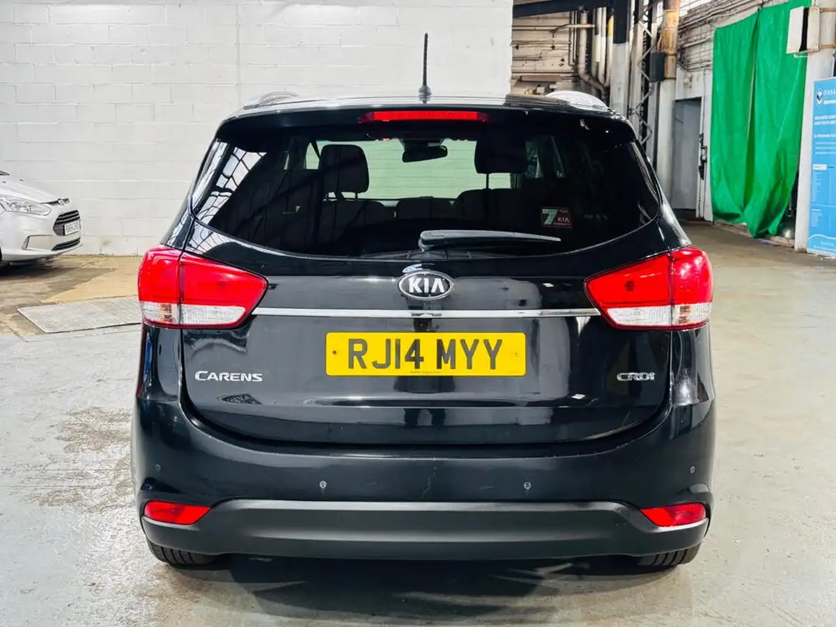 2014-kia-carens-17-crdi-2-134bhp-auto-big-6