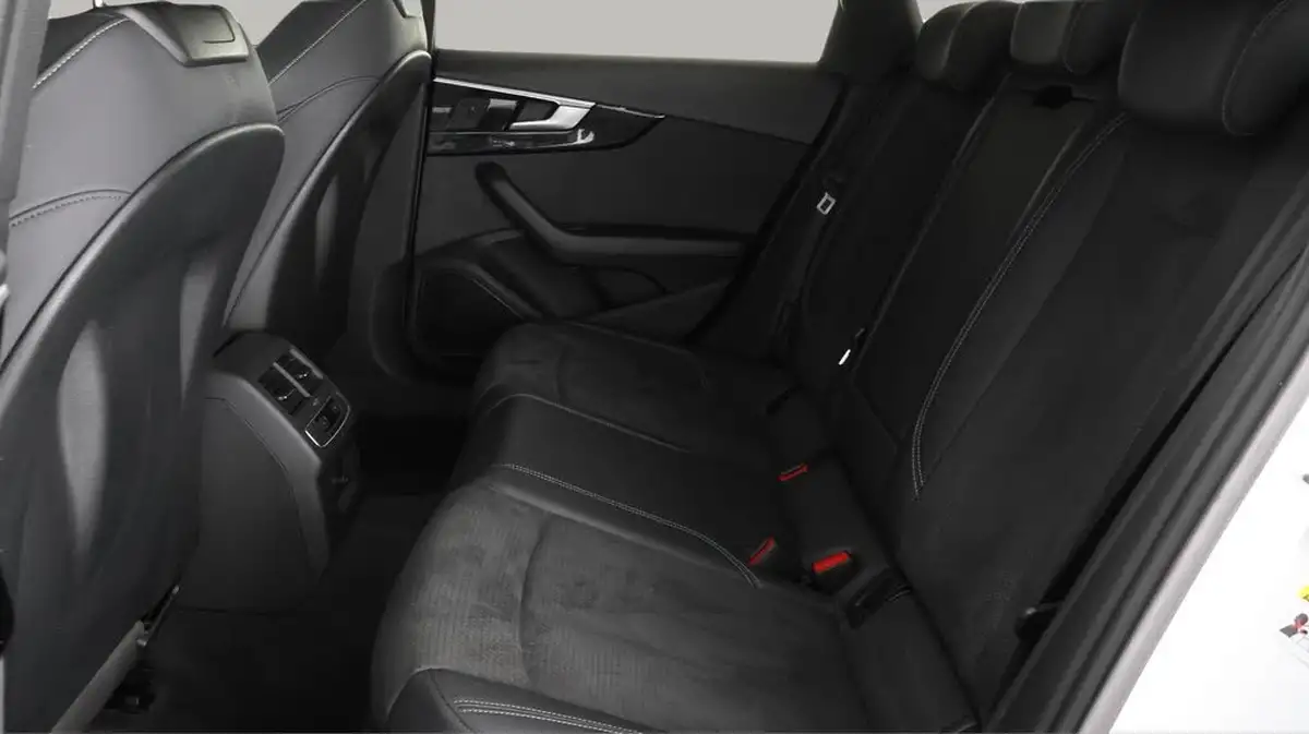 2022-audi-a4-avant-20-35-tfsi-black-edition-s-tronic-big-16