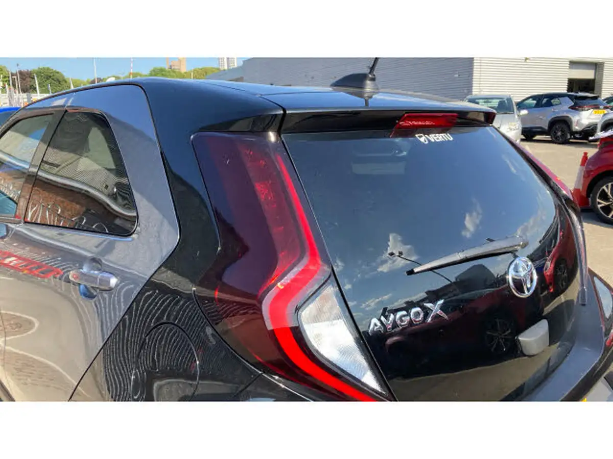 2024-toyota-aygo-x-10-vvt-i-edge-big-24