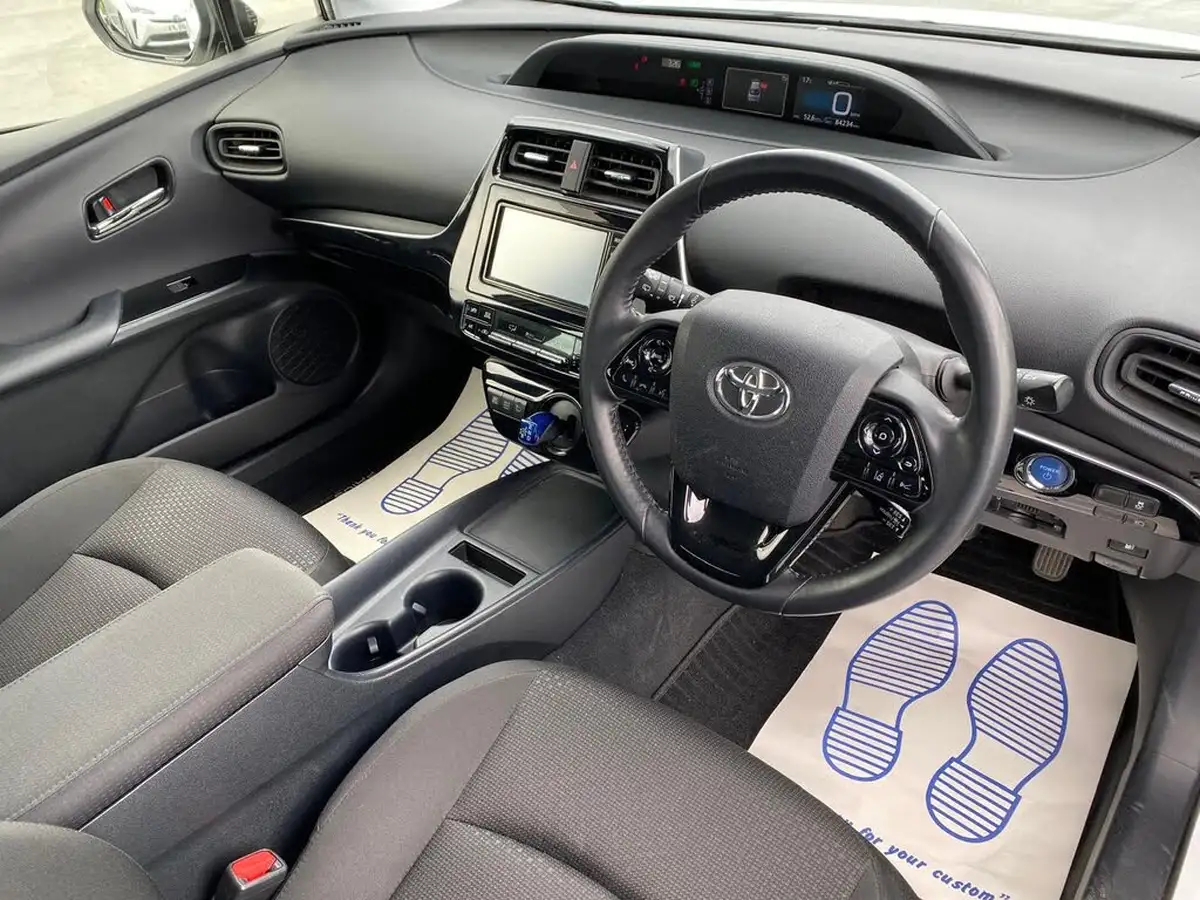 2019-toyota-prius-big-22