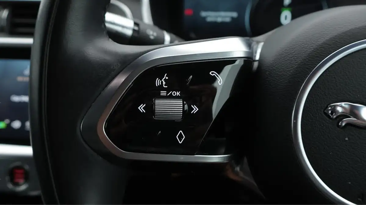 2022-jaguar-i-pace-ev400-hse-black-big-25